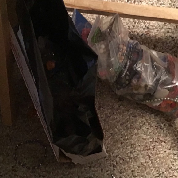 Mystery box … jewelry supplies .. I have so much to sell .. READ THE DESCRIPTION - Picture 2 of 5